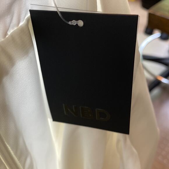 NBD Revolve Maika Jumpsuit Ivory Silver Tone Halter Neck Chain Size Small NWT - Picture 9 of 10